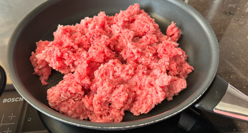 Не хлебный мякиш и не сало: вот что добавляю в фарш для сочности - котлеты стали "пуховыми" и вкусными