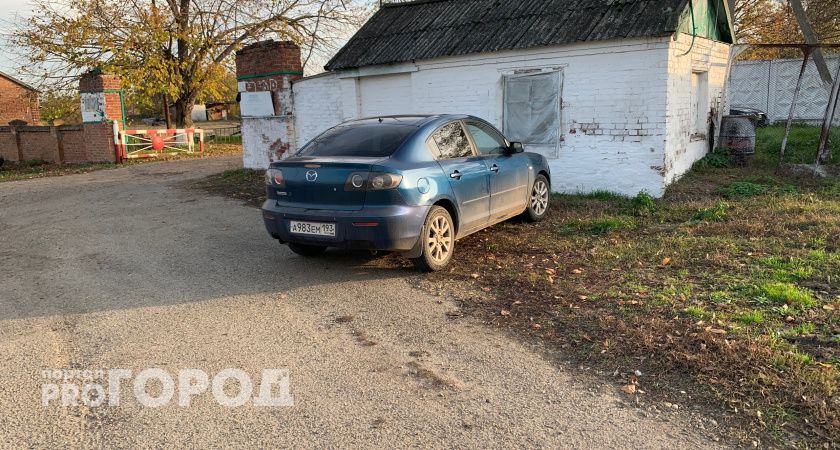 Годами ржавеют под окнами: в Рязани наконец взялись за брошенные машины, но решение вызывает споры