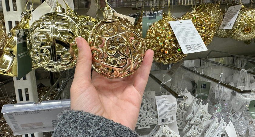В Рязанской области елочные игрушки продаются за сотни тысяч рублей