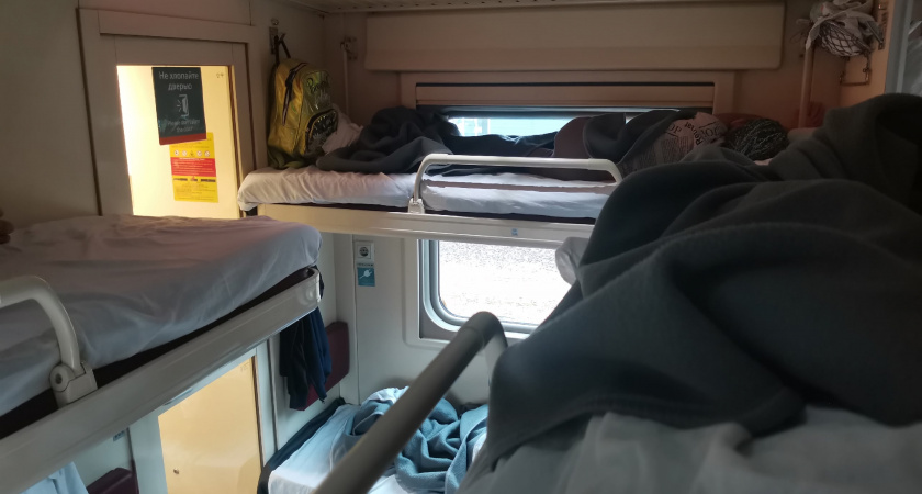 «У внука тихий час. Можете в темноте полежать»: вот как я вышел из ситуации в купе с бабулей