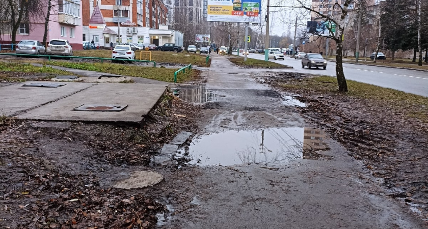 Дороги превратились в огромные лужи: власти Рязани продолжают игнорировать залитые водой дороги и тротуары