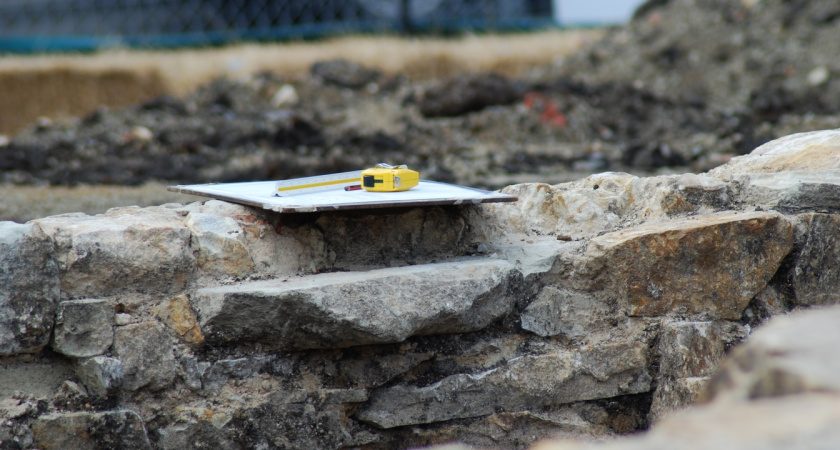 Самый "тупой" фундамент, который все равно продолжают строить повсюду: умные хозяева давно нашли способ надежнее и дешевле