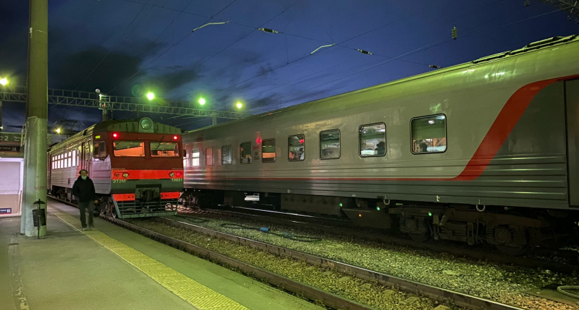 В Рязанской области из-за поезда мужчина угодил в больницу