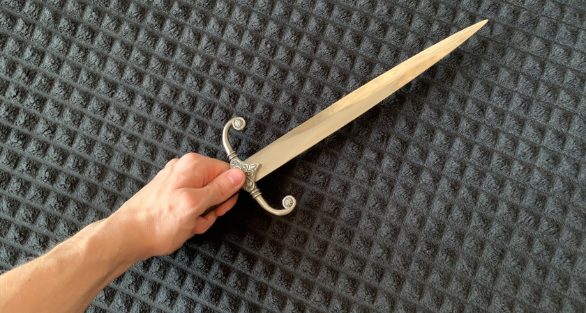 2 замужних рязанки делили общего любовника ножом