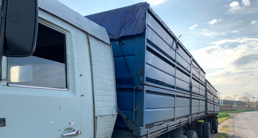 Три человека погибли в аварии с грузовиком на трассе в Рязанской области