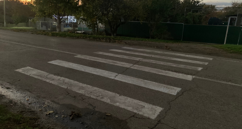 «Людей в темноте не видно»: дорога по ул. Хуторская в Секирино стала опасной для пешеходов