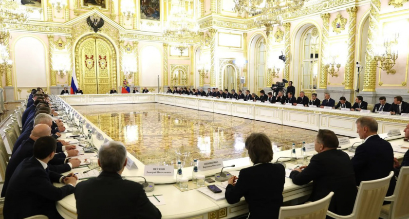 Малков рассказал о задачах нацпроектов и поддержке семей, но рязанцы напомнили о проблемах на местах