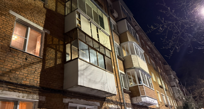 Избавился от сквозняка между рамой и подоконником: хитрый трюк с монеткой - и от окон больше не сквозит