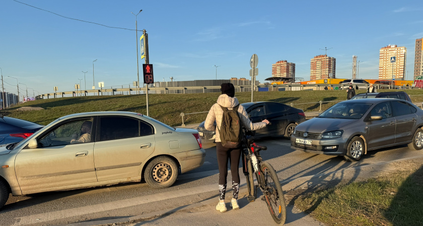 В Рязани водитель иномарки сбил велосипедиста на перекрестке