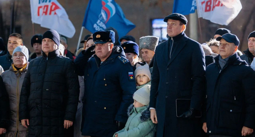 В Рязани почтили память героев: жители благодарят защитников, но напоминают о состоянии территории вокруг