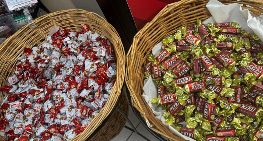 Рязанцы ворвались в закрытый павильон со сладостями и обокрали его ночью