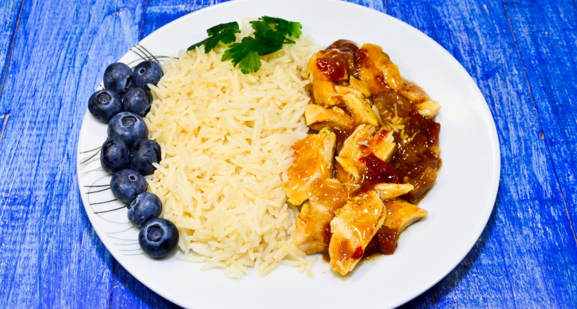 Рис больше не варю, даже плиту не включаю: нашла способ лучше — хитрый трюк рассыпчатого риса без варки