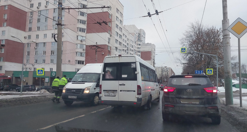 «Играл в «шашечки» с другими водителями»: рязанцы продолжают встречать «гонщиков» в общественном транспорте