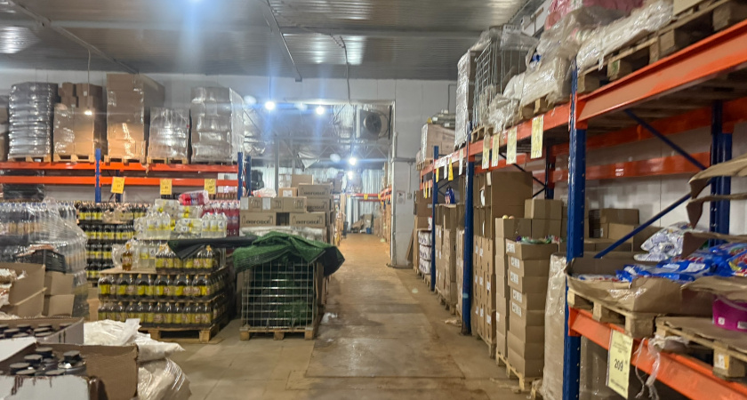 Покупатели всё смотрят продукты и примеряют одежду в Светофоре: мраморная колбаса с балыком за 293 руб - идеальна для новогодней нарезки