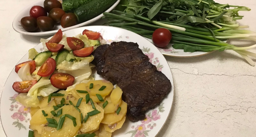 Привела итальянца в русскую традиционную столовую: его реакция на самые популярные блюда русской кухни удивила всех - вот что его поразило