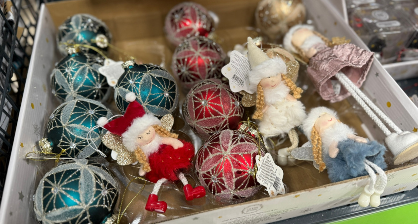 Фикс Прайс завалил новогодними товарами: посмотрела и оценила все - от золотых рыбок до пестрой посуды - вот что стоит купить