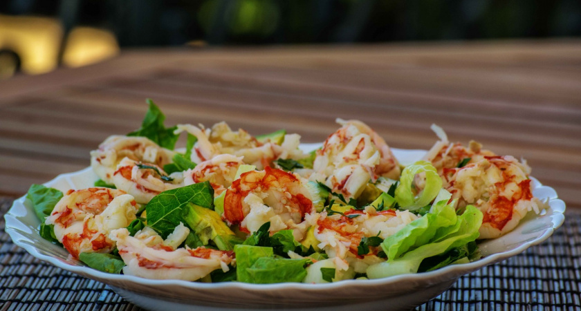 Готовлю салаты с креветками в сто раз лучше, чем в ресторане: гости съедят будут в восторге - такую вкусноту и красоту мало где встретишь