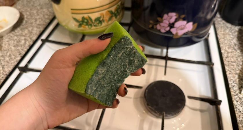 Больше не мучаюсь с чисткой конфорок: узнал способ лучше и дешевле - очищает быстрее, чем любые гели из рекламы