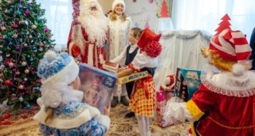 «Зелёный сад - наш дом» и детский центр BOOM Kids поздравили с Новым годом ребят из Рыбновской школы-интерната