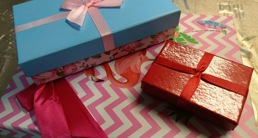 Нефтяники раздают новогодние подарки детям Рязани