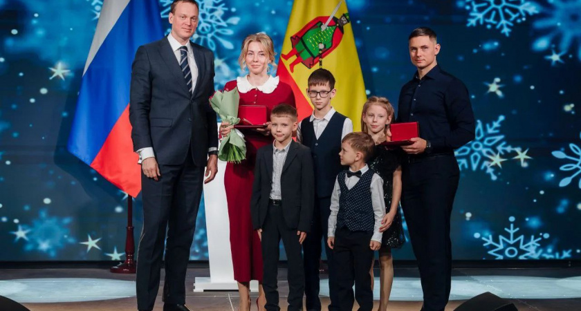 «Заслуженно — да. Но жить на что?»: рязанцы поддержали награждения, напомнив о зарплатах