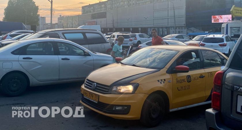 «Обещали автобусы, а снова такси»: рязанцы обсуждают, как добираться в новогоднюю ночь