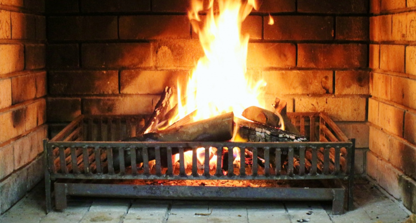 Сделал "народную" печь: применил хитрое "форточное" решение - греет лучше электрики в доме, на даче и в гараже