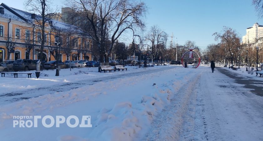 В Рязани после снегопадов жители пожаловались на неубранные улицы