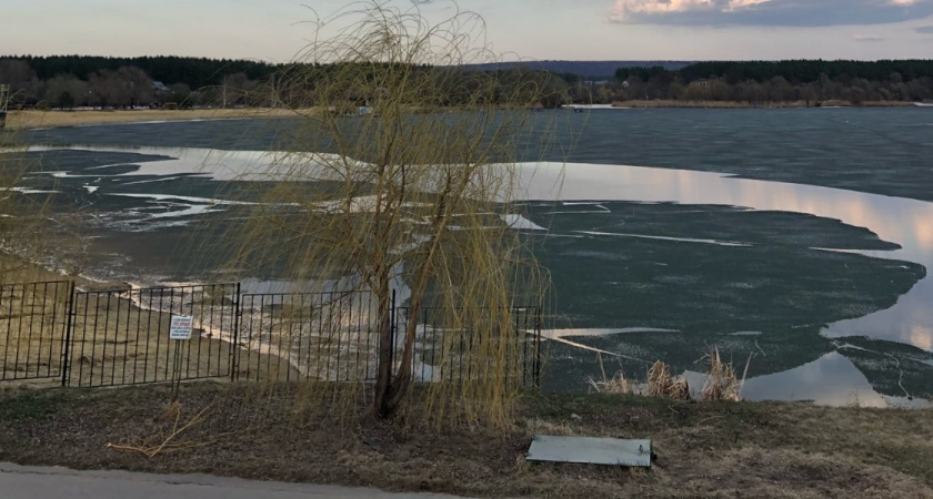 Рязанских рыбаков предупредили об опасном льде