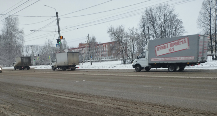 Грузовик съехал в кювет на рязанской трассе