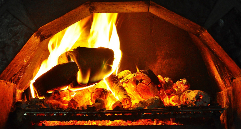 Тяга стала как у новой печи: нашел неожиданный способ очистки дымохода - тянет 10 из 10