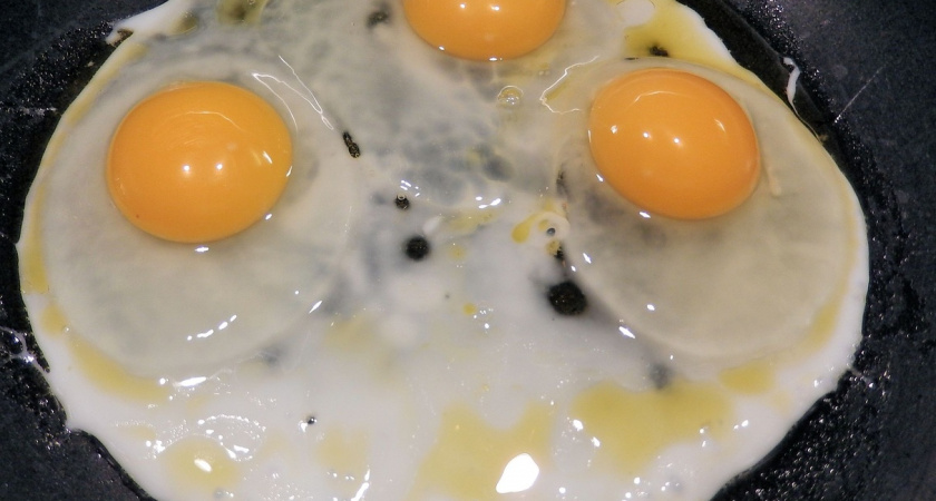 Яичница на завтрак больше не прилипает: узнала роковую ошибку с разогревом сковороды - многие совершают по незнанию