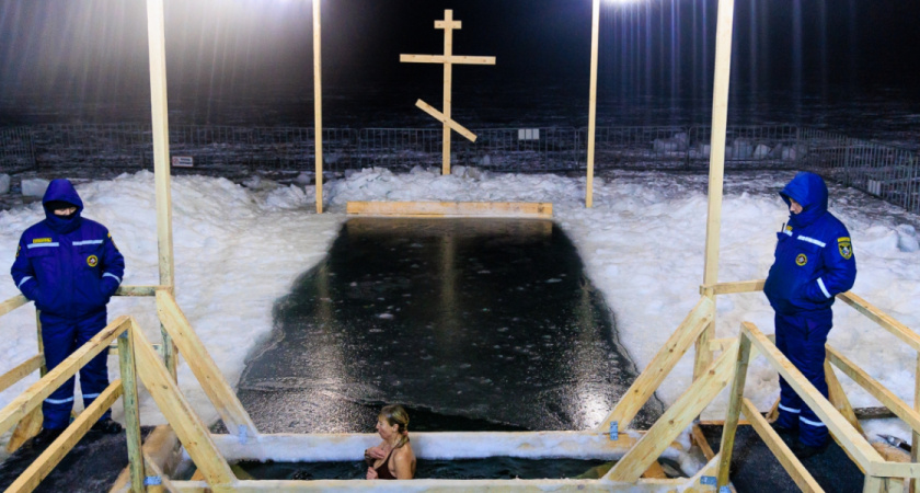 Врач рассказал рязанцам, кому нельзя окунаться в прорубь на Крещение
