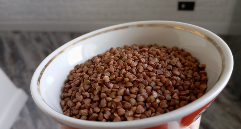 Точно не для для каш и гарниров: в Роскачестве проверили марки гречневой крупы - теперь они в черном списке