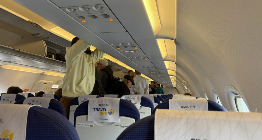 Стюардесса рассказала, почему в самолет нельзя надевать джинсы или кроссовки - запомните это раз и на всю жизнь