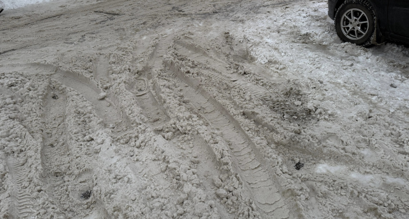 В Рязани на улице Костычева прорвало трубу