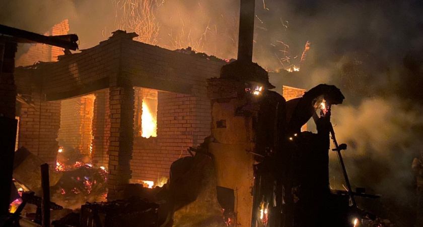 Многодетная семья лишилась дома из-за пожара в Рязанской области