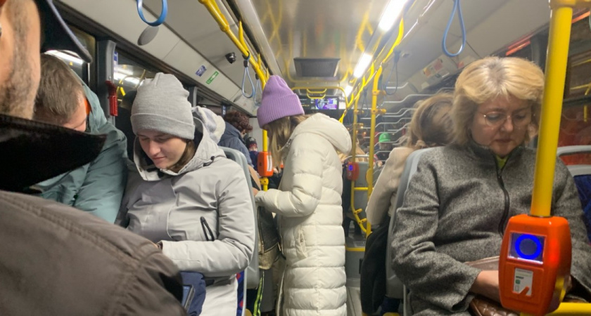 Рязанцы пытаются «выжить» в общественном транспорте: поездка на автобусе № 7 забирает все силы
