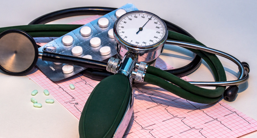 Кардиолог Антон Вахляев рассказал, как помочь человеку при низком давлении