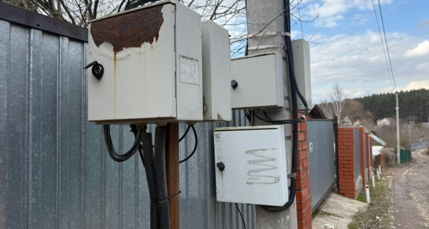 «Все новогодние праздники просидели без света»: рязанцы больше не могут терпеть халатность УК