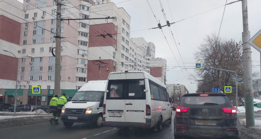 В Рязани маршрутка угодила в ДТП