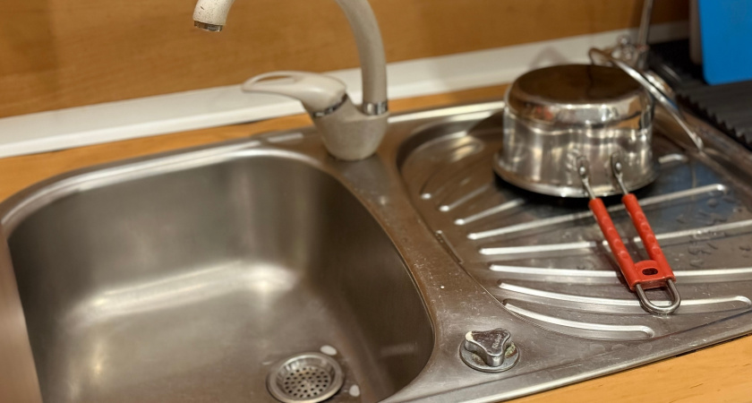 Хватит выбрасывать деньги в мусор: научилась превращать кухонные отходы в полезные вещи и еду