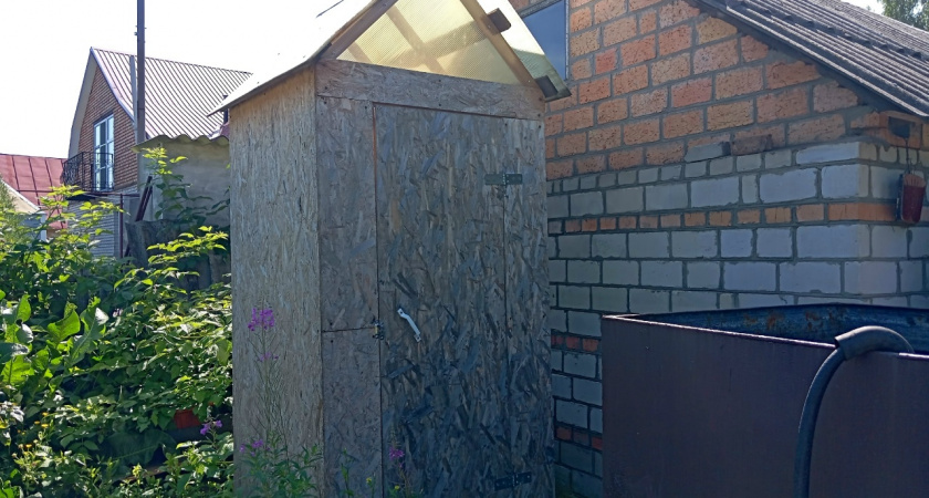 Бросил пару кусков в сливную яму — откачка больше не нужна: дачники берут способ на заметку