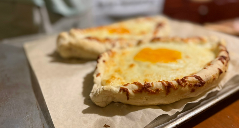 Раньше мучилась с бумагой для выпечки, пока не узнала этот кухонный трюк — теперь делаю только так