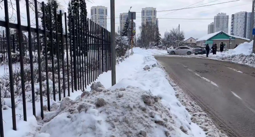 «Дети идут по тропкам»: рязанцы жалуются на опасные маршруты к школам