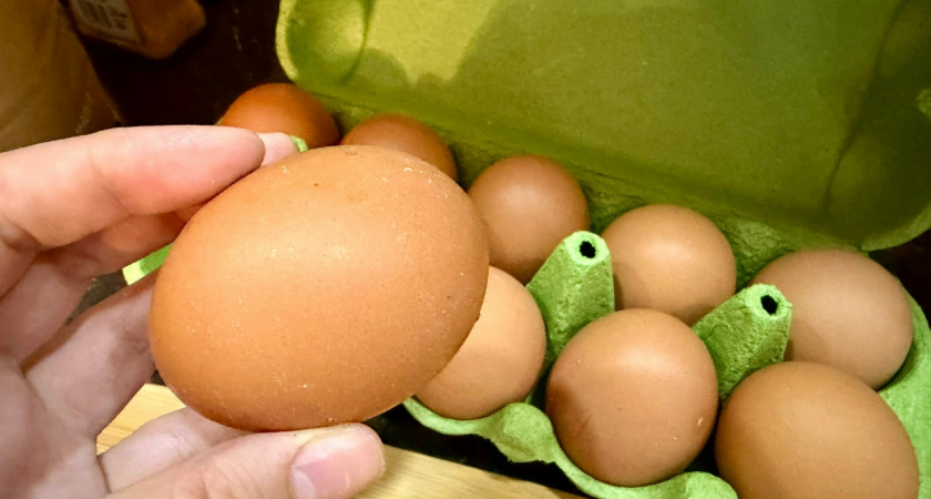 Купили — и не подозреваете, что внутри: какие яйца попали в список с замечаниями