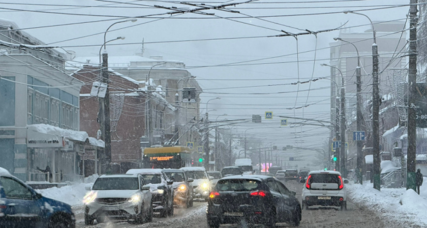 Вчера в Рязани 10 машин пробили колеса в одном месте
