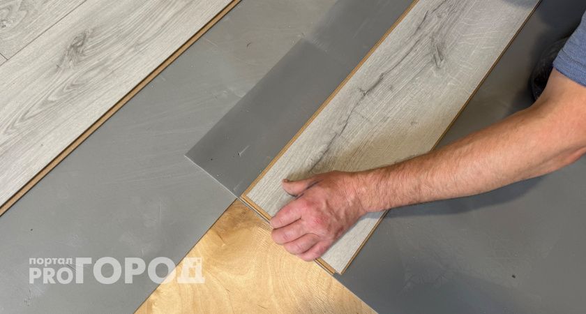 «Позорище в центре города»: рязанка требует навести порядок у Дома Циолковского