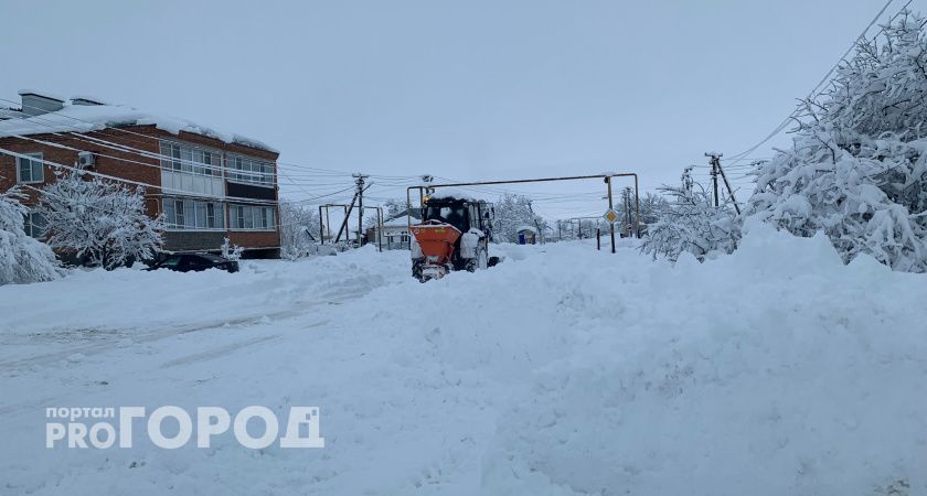 «Продукты заканчиваются»: жители Корякино просят расчистить дорогу