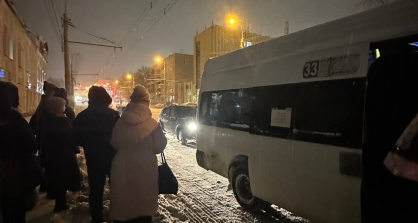 Рязанцы толкают автобусы, чтобы доехать домой